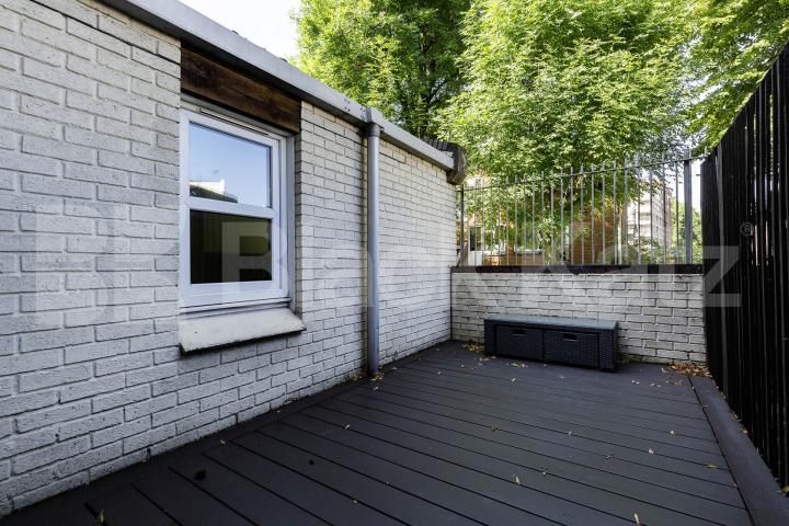 modern and spacious 1 bedroom with patio and close to zone 2 station Lockhart Close, Caledonian Road